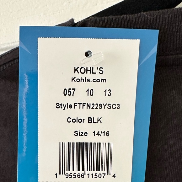 ‼️Fortnight Graphic Tee - FREE WHEN BUNDLED, see details‼️ - Picture 5 of 7